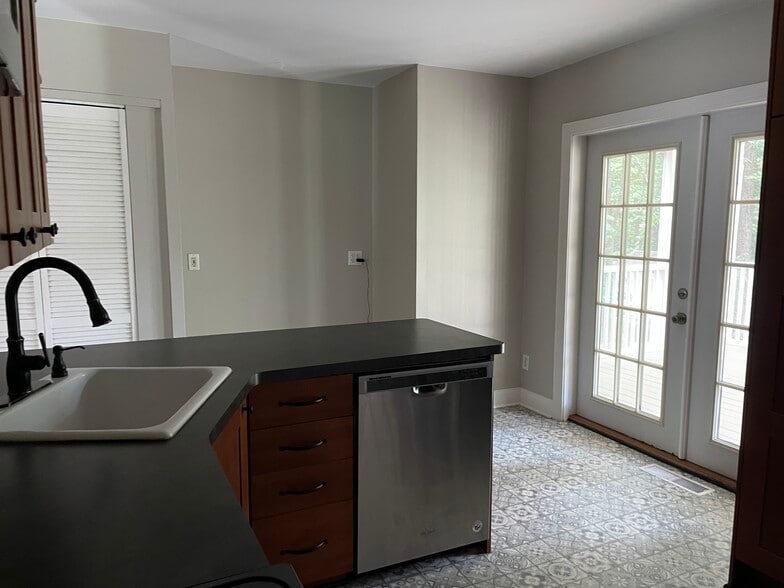 Building Photo - 956 Seville Dr