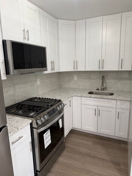 Building Photo - 4202 Oneida Ave