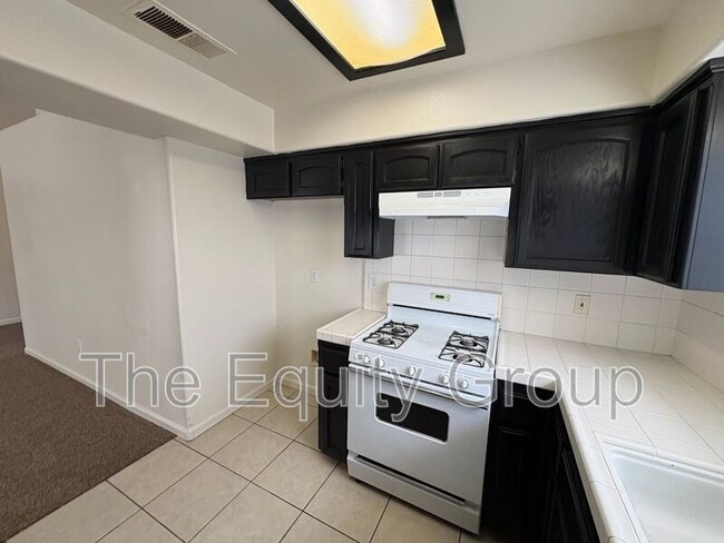 Building Photo - 723 N Simon St