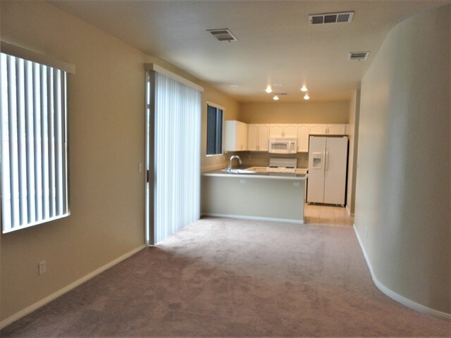 Building Photo - 922 Country Skies Ave