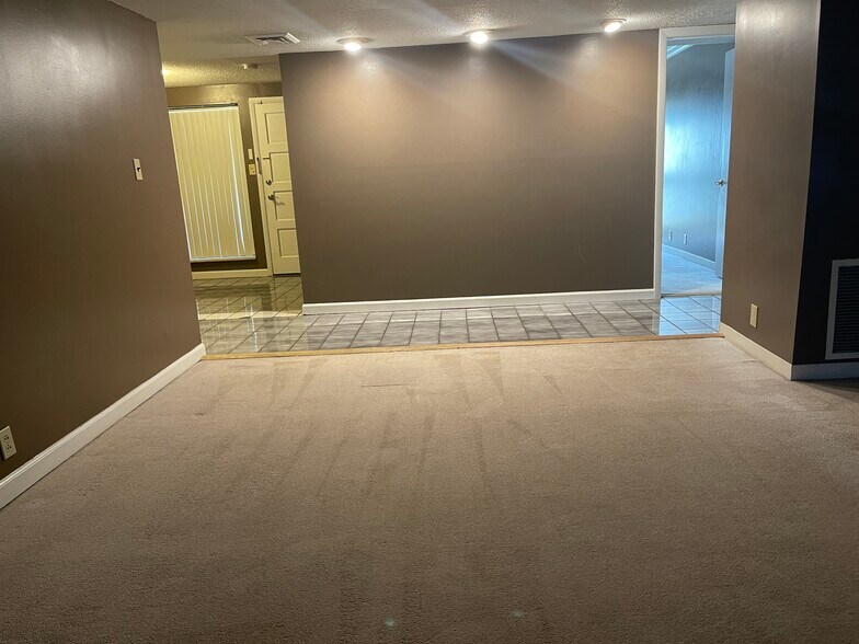 Main Entrance - 493 Canberra Dr