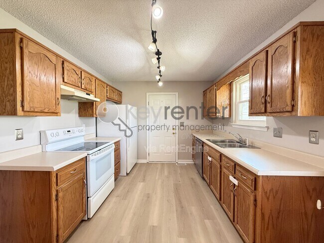 Building Photo - 103 Cedar Tree Ln