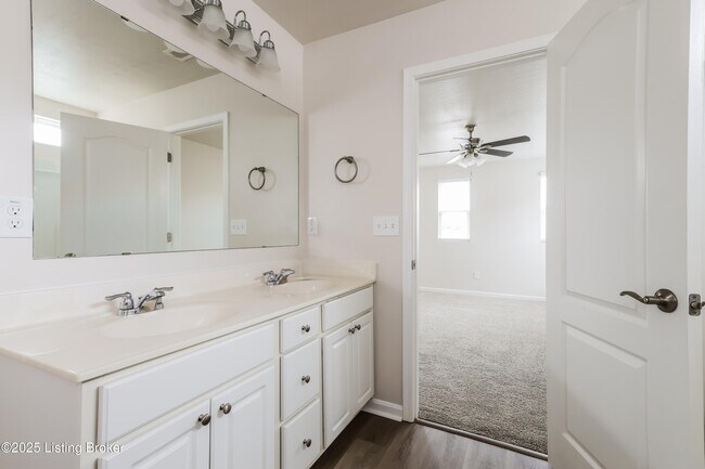 Building Photo - 12087 Parkview Trace Dr
