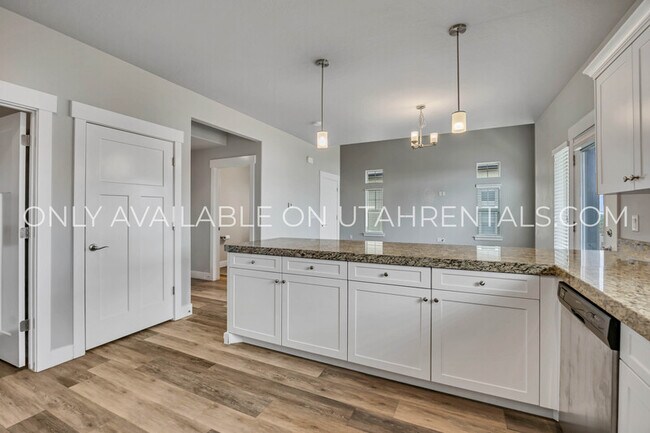 Building Photo - 874 S Aspen Wy