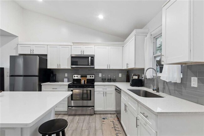 Building Photo - 1298 Gideons Dr SW