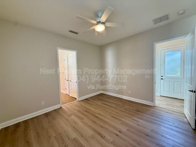 Building Photo - 628 Town Plaza Ave