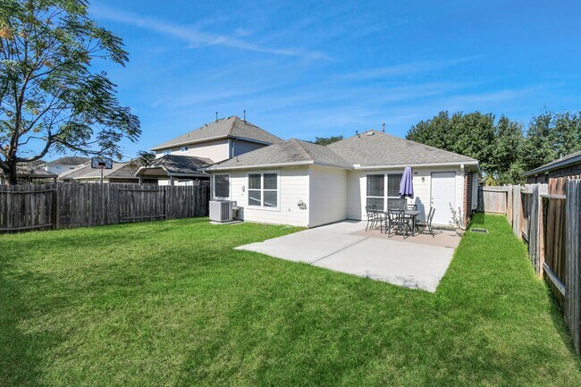 Building Photo - 19931 Roycroft Ln