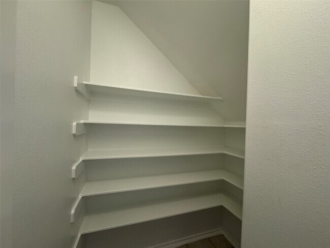 Building Photo - 5711 Vinemont Ln