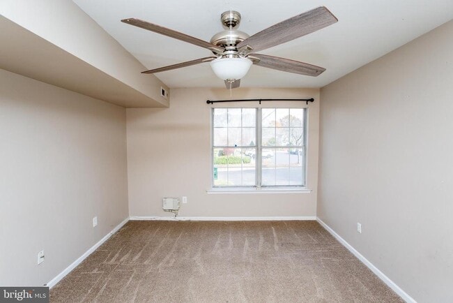 Building Photo - 10014 Beacon Hill Dr