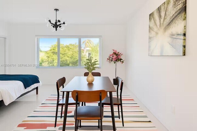 Building Photo - 1025 94th St