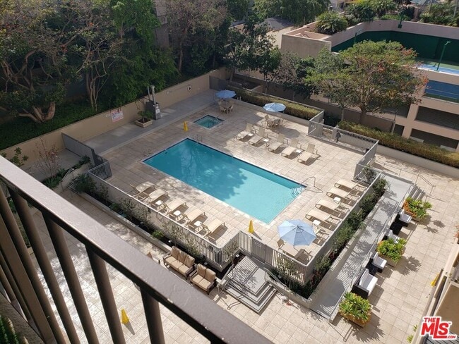 Building Photo - 10450 Wilshire Blvd
