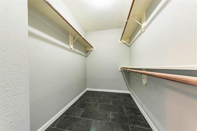 Building Photo - 3909 Spring Arbor Ct