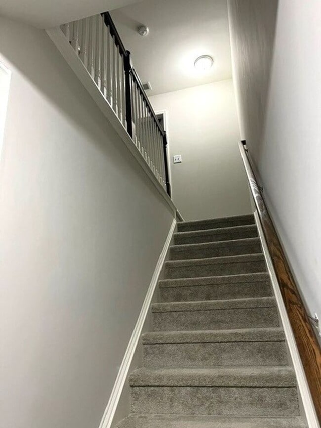 Building Photo - Coming Soon - Lovely 2 Bedroom 2.5 Bath Townhome in Goose Creek!