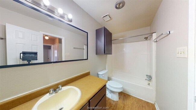 Building Photo - 2807 Longmire Dr