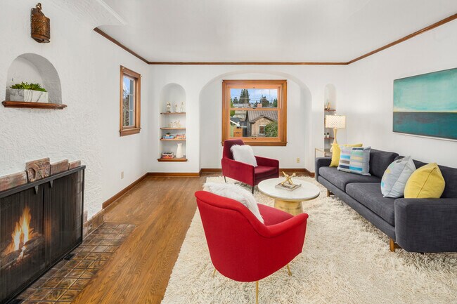 Building Photo - 709 N 68th St