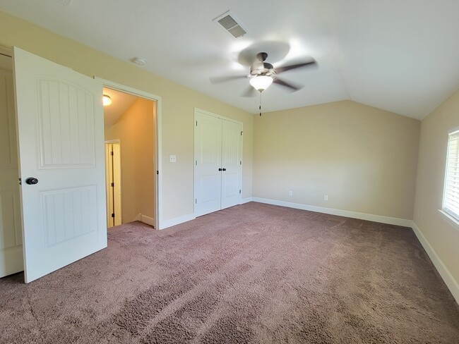 Building Photo - 12304 NW Fox Creek Drive