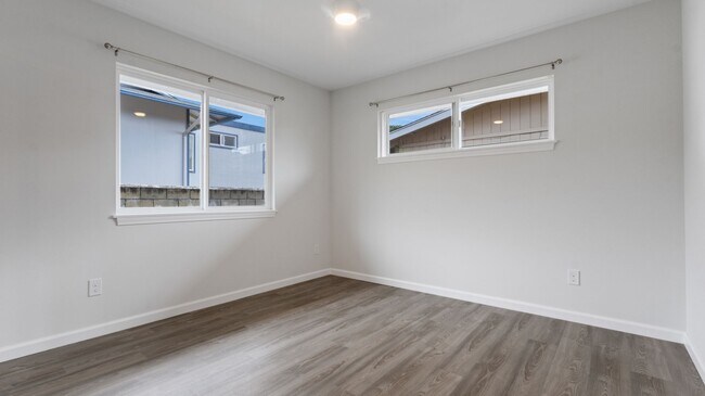 Building Photo - Move-In Ready 2BR/1BA in Waimalu, Aiea – Minutes from Pearl Harbor & Pearlridge