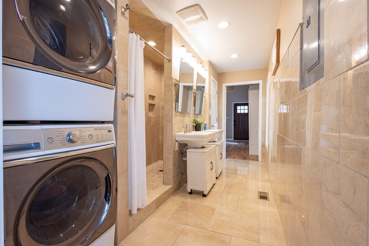 Building Photo - 5430 Oakley Ave