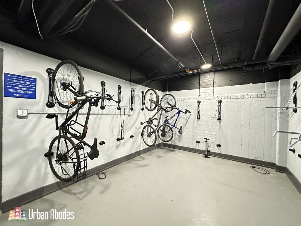 Building Photo - 503 W Belmont Ave