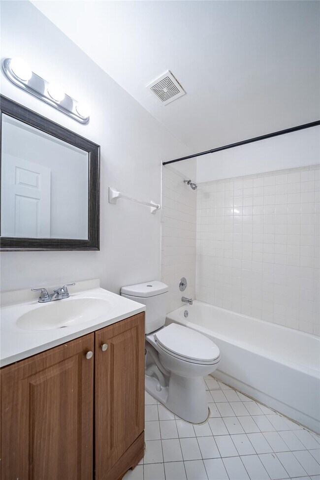 Building Photo - 3453 NW 44th St