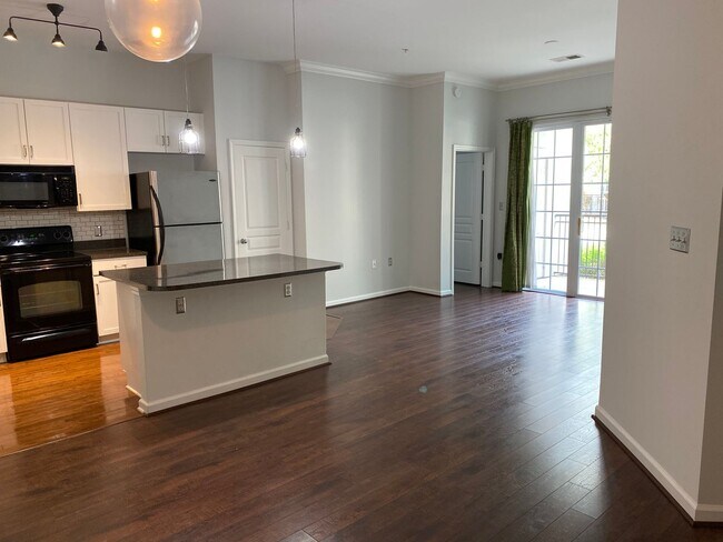 Building Photo - Ghent Condo with Secured Entry and Parking...