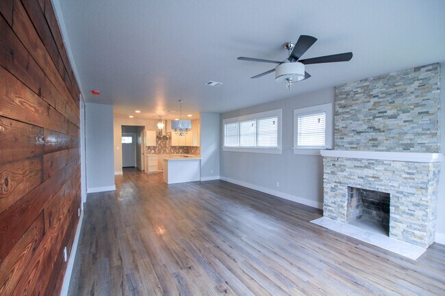 Building Photo - Historic 3/2 Adorable Remodel in Dignowity/Denver Heights