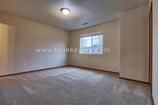 Building Photo - 3 Bed, 2.5 Bath Home Near Walnut Grove Elementary School