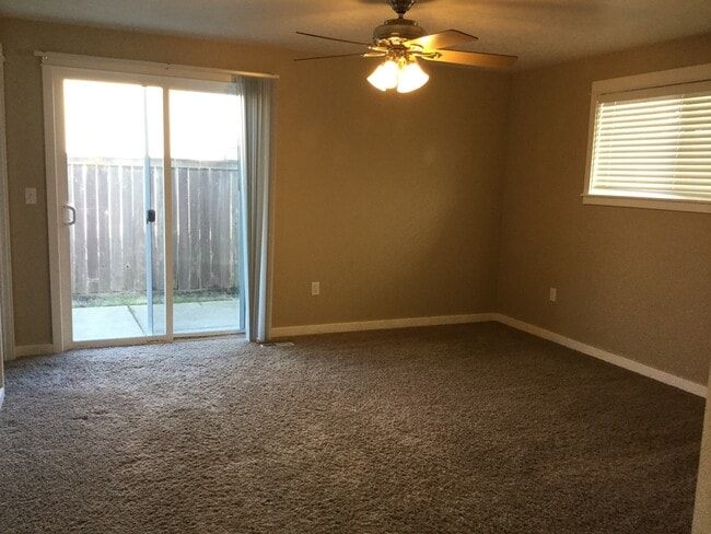 Building Photo - Comfort and Convenience in NE Albany