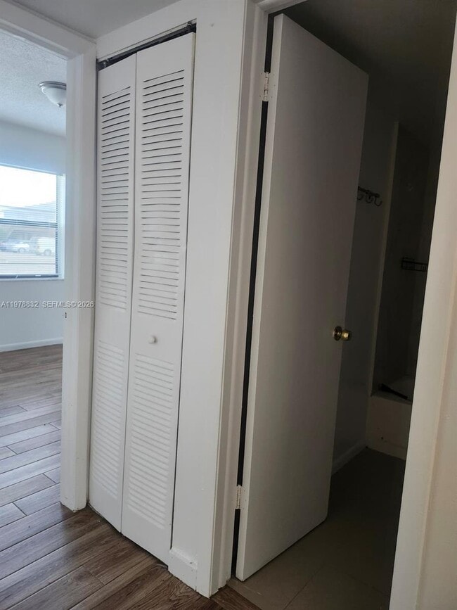 Building Photo - 10037 Winding Lake Rd