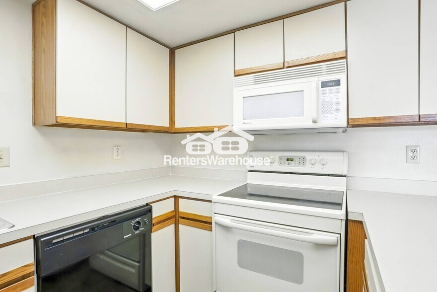 Building Photo - 12645 E Pacific Cir