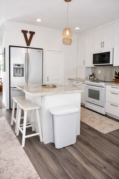 kitchen - 1070 Awawamalu St