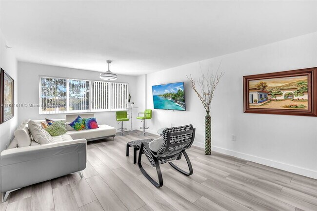 Building Photo - 9525 Weldon Cir