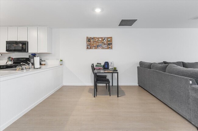 Building Photo - 1930 Wild Orch Ln