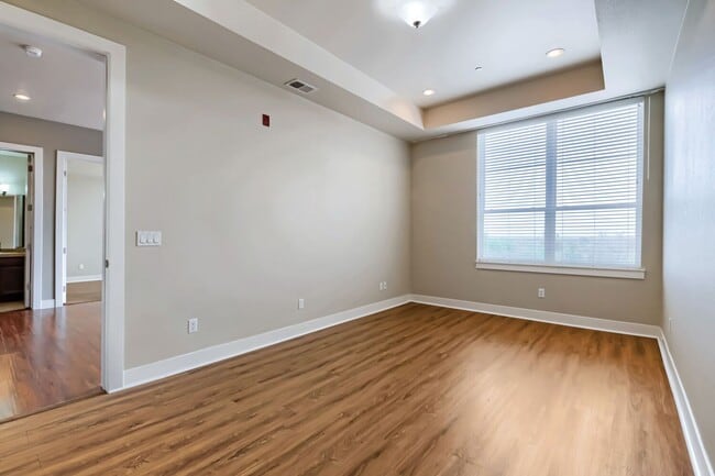 Building Photo - 1 MONTH FREE!!!!! 2bd/2ba Top Floor Condo in Congress Park - Available 8/7!