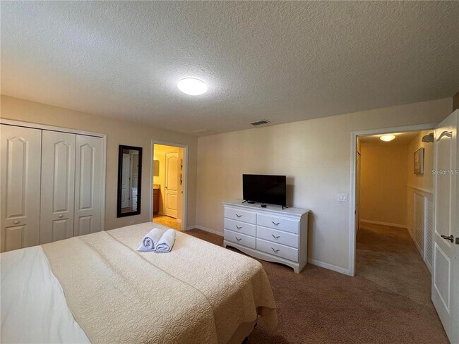 Building Photo - 3075 Beach Palm Ave