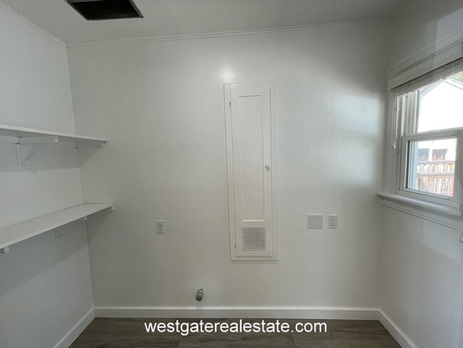 Building Photo - 811 G St