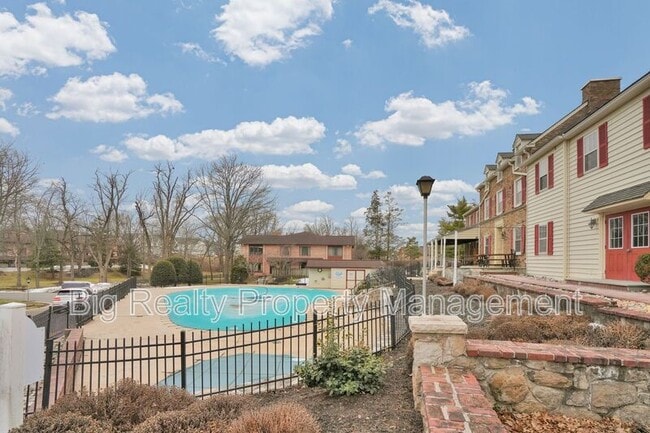 Building Photo - 704 Stonybrook Dr