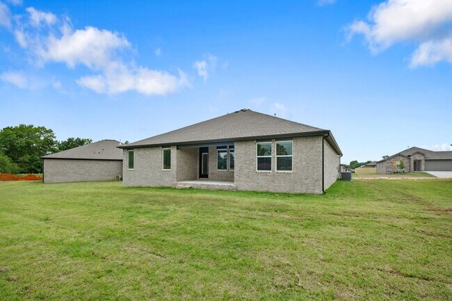 Building Photo - Stunning New 4-Bedroom Home with Modern Up...