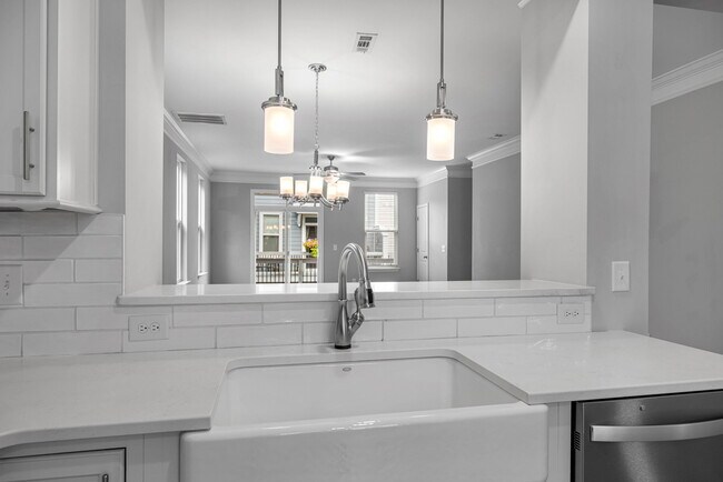 Building Photo - 300 Kara Ln