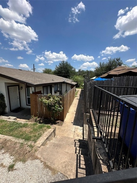 Building Photo - 3003 Parker Ln