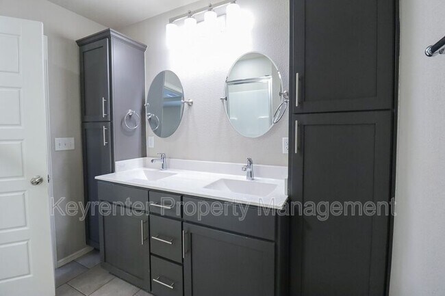 Building Photo - 3543 E 143rd Ct S