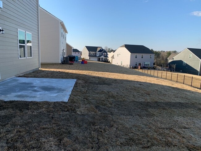Building Photo - Resort life for your family in the Palisades!