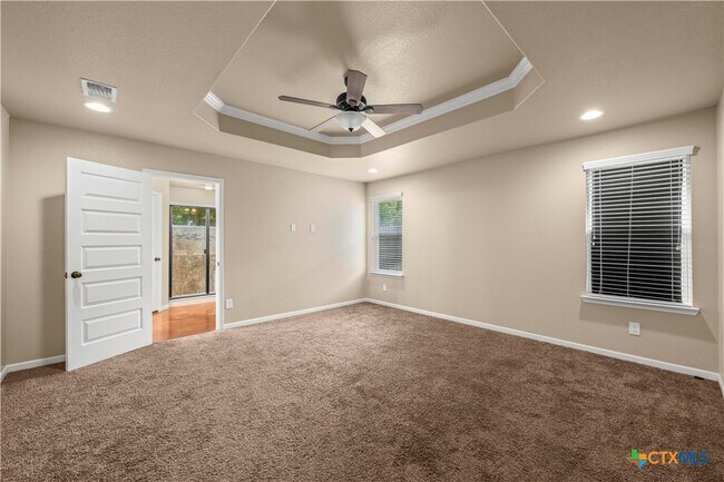 Building Photo - 314 Pointer St