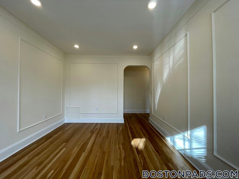 Building Photo - 100 Kilsyth Rd