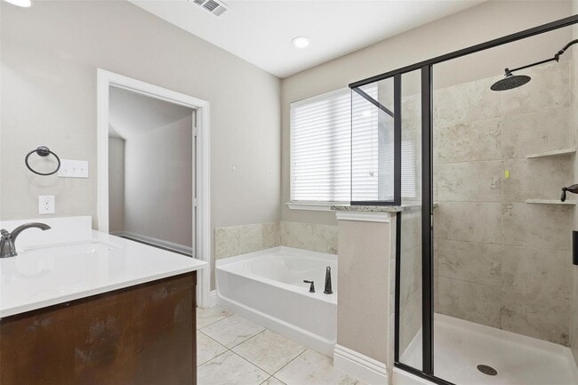 Building Photo - Spacious 5-Bedroom Living in the Heart of Willow Ridge Estates $500 OFF First Month’s Rent – Move...