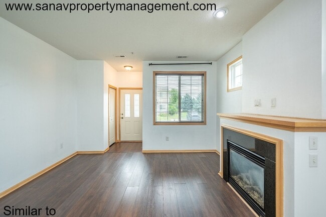 Building Photo - "Charming Family Haven: 2-Bed, 1.5-Bath Home with Versatile Loft in Prime Location"