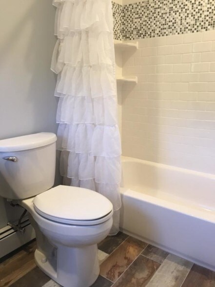 Building Photo - 5 Parkdale Dr