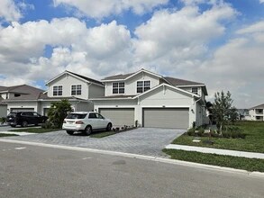 Building Photo - 5739 Oakmont Ct