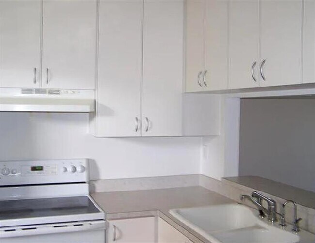 Building Photo - 15706 E Waterside Cir