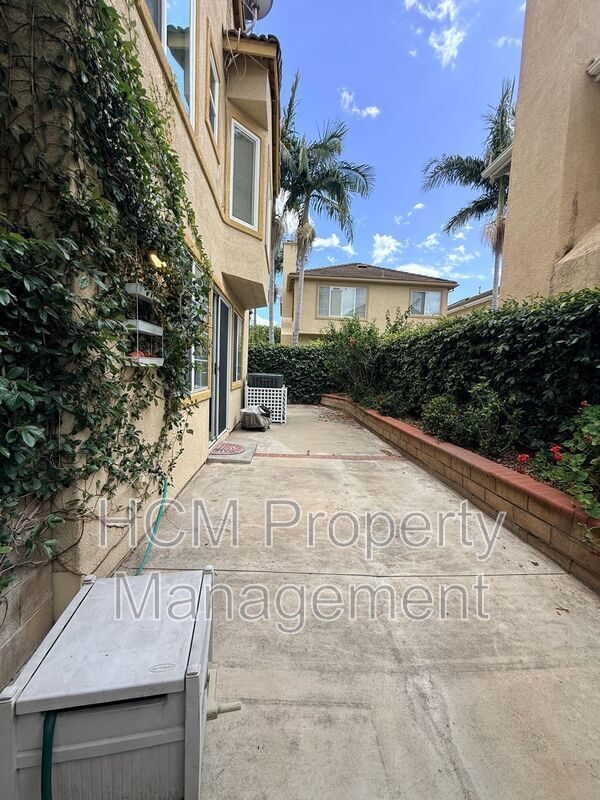 Building Photo - 651 N Jensen Pl